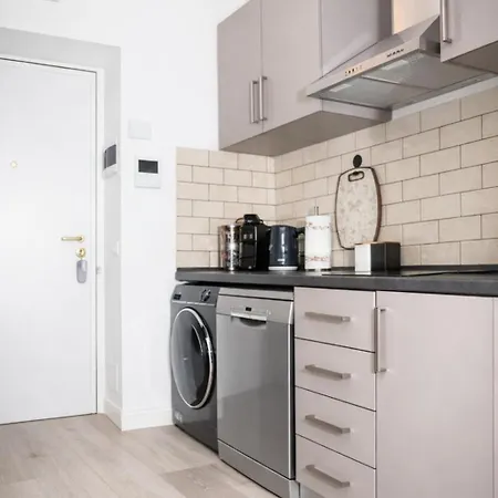 Navigli Nest Renovated With Balcony On The Naviglio * Milan
